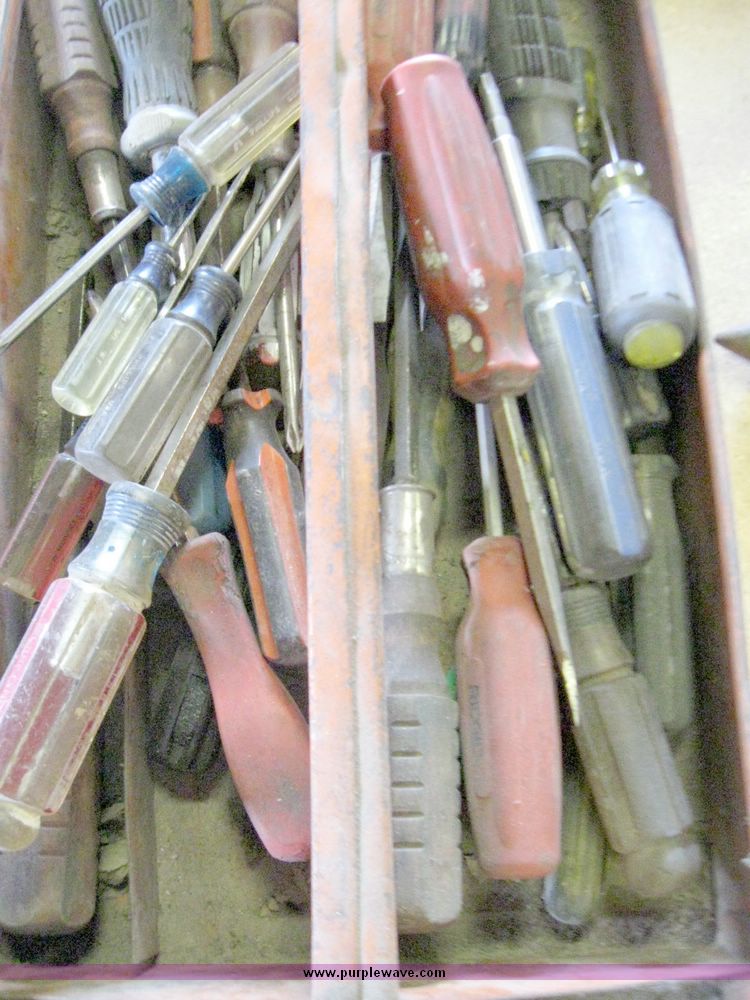 image for item 5632 Approximately 25 assorted screwdrivers