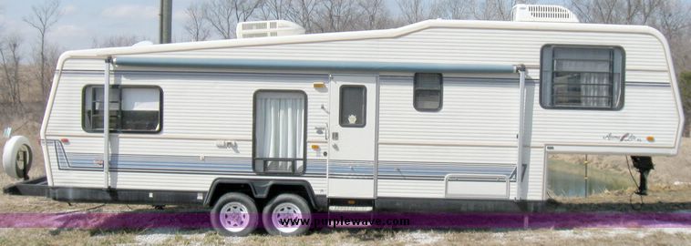 image for item 5702 1990 AlumaLite Xl camper