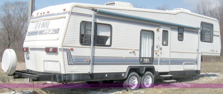 image for item 5702 1990 AlumaLite Xl camper