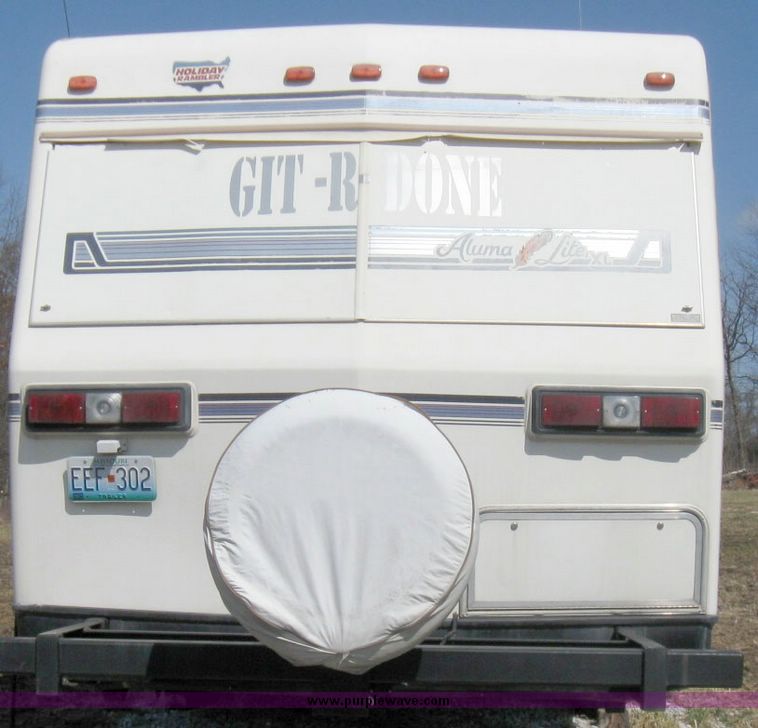 image for item 5702 1990 AlumaLite Xl camper