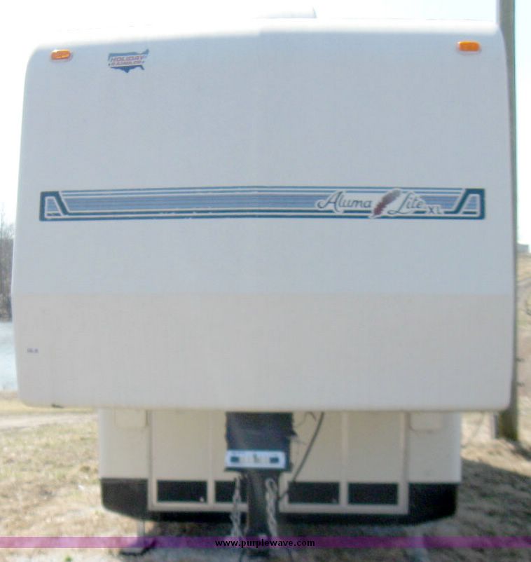 image for item 5702 1990 AlumaLite Xl camper