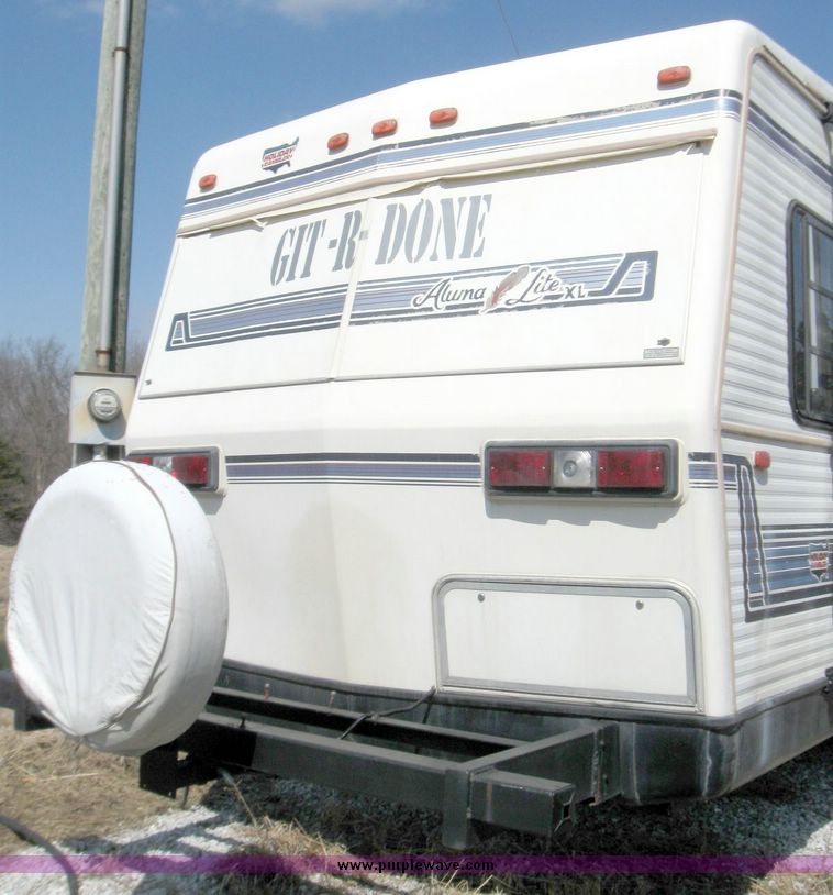 image for item 5702 1990 AlumaLite Xl camper