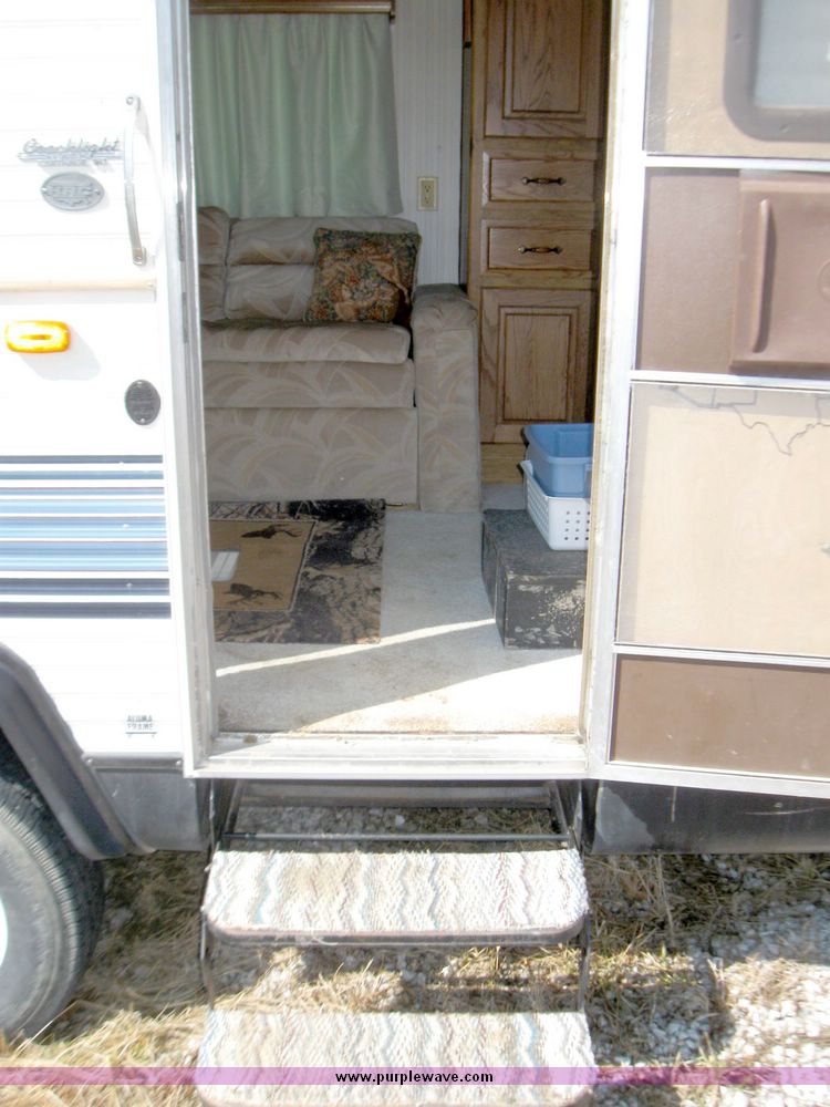 image for item 5702 1990 AlumaLite Xl camper