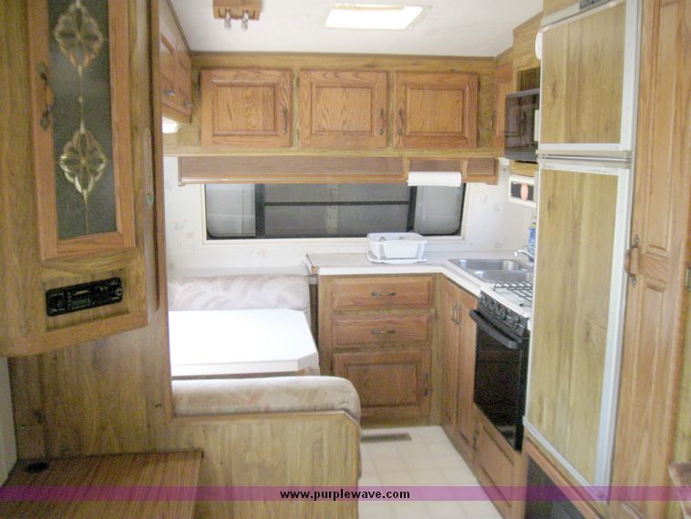 image for item 5702 1990 AlumaLite Xl camper