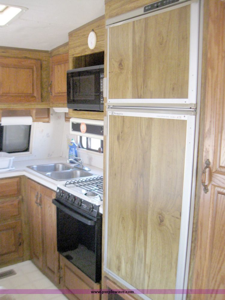 image for item 5702 1990 AlumaLite Xl camper