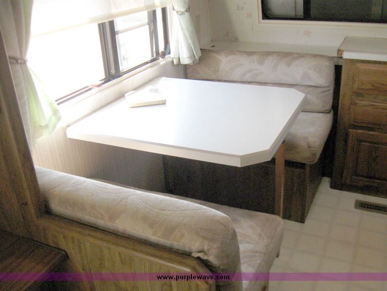 image for item 5702 1990 AlumaLite Xl camper