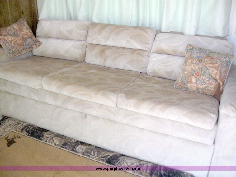 image for item 5702 1990 AlumaLite Xl camper