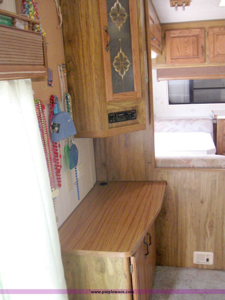 image for item 5702 1990 AlumaLite Xl camper