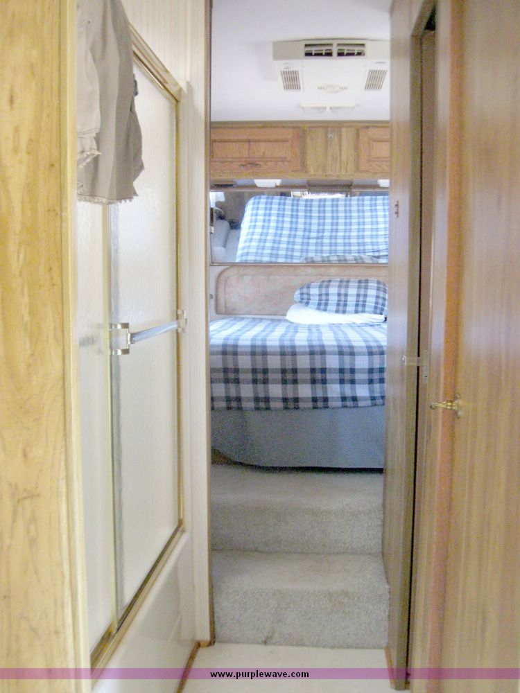 image for item 5702 1990 AlumaLite Xl camper