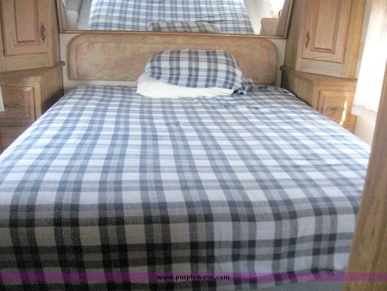 image for item 5702 1990 AlumaLite Xl camper