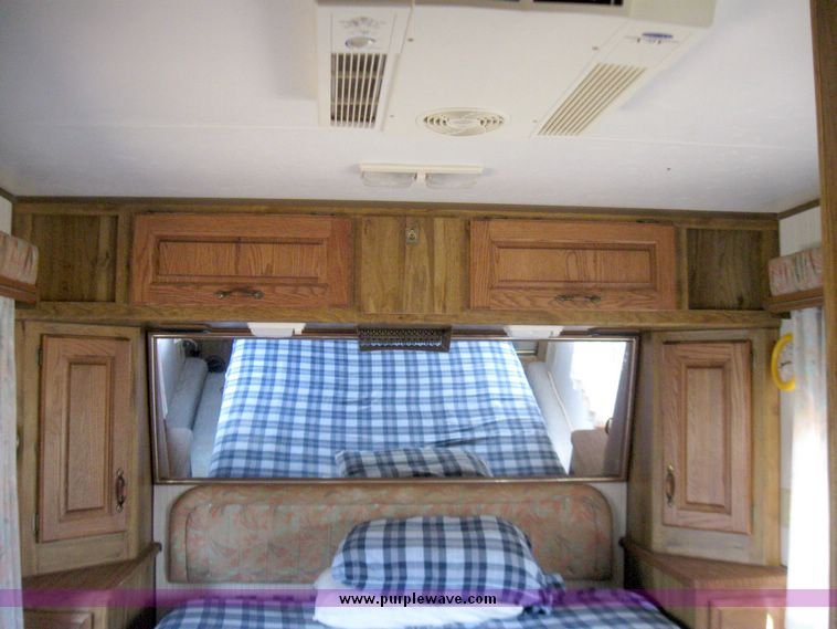 image for item 5702 1990 AlumaLite Xl camper