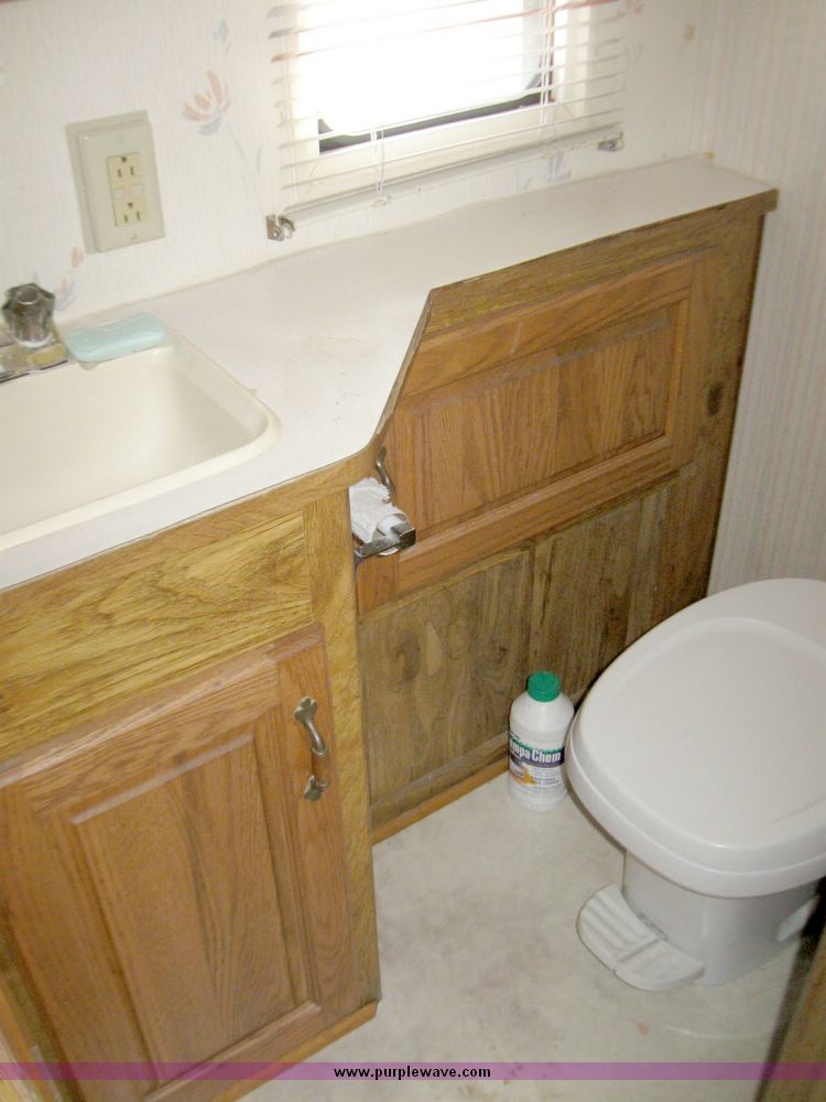 image for item 5702 1990 AlumaLite Xl camper