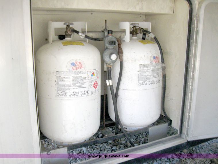 image for item 5702 1990 AlumaLite Xl camper