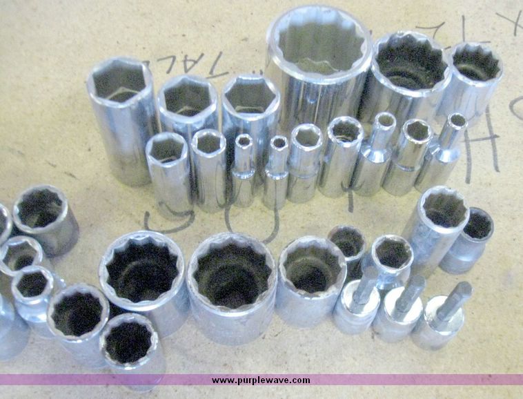 image for item 5710 Assorted Challenger sockets