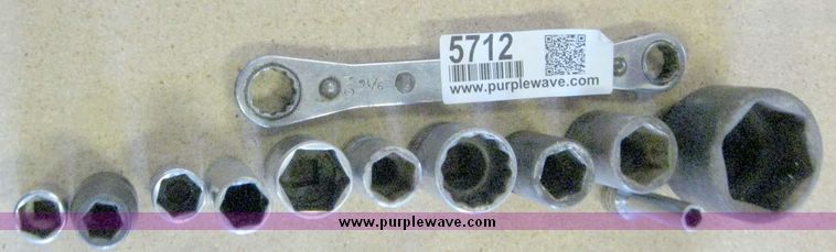 image for item 5712 Assorted Snap-On sockets