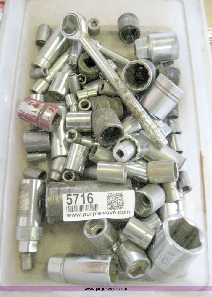 image for item 5716 Assorted sockets