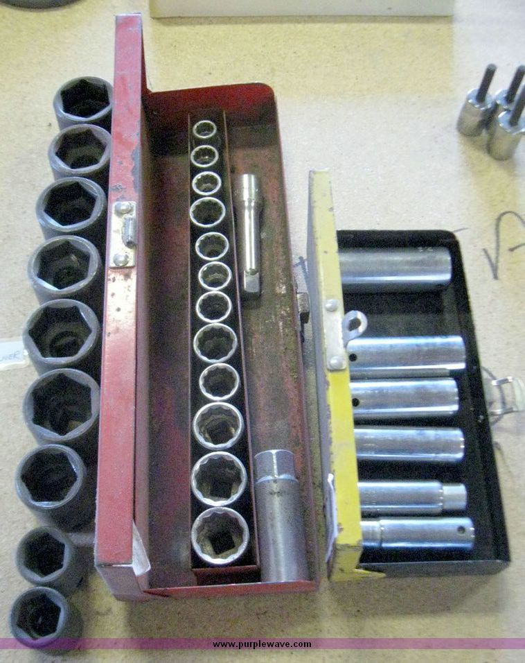 image for item 5717 Assorted sockets