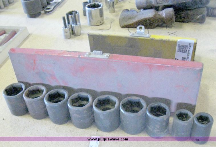 image for item 5717 Assorted sockets