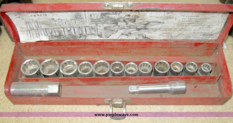 image for item 5717 Assorted sockets