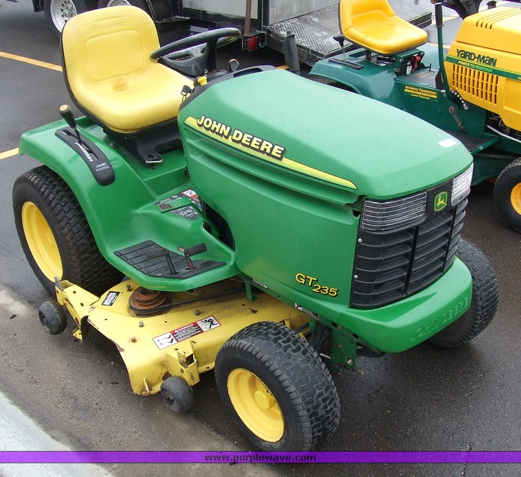 image for item 6656 2006 John Deere GT235 garden tractor