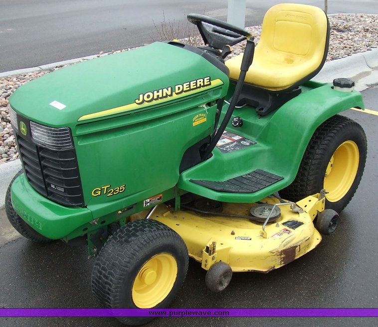 image for item 6656 2006 John Deere GT235 garden tractor