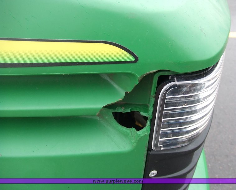 image for item 6656 2006 John Deere GT235 garden tractor