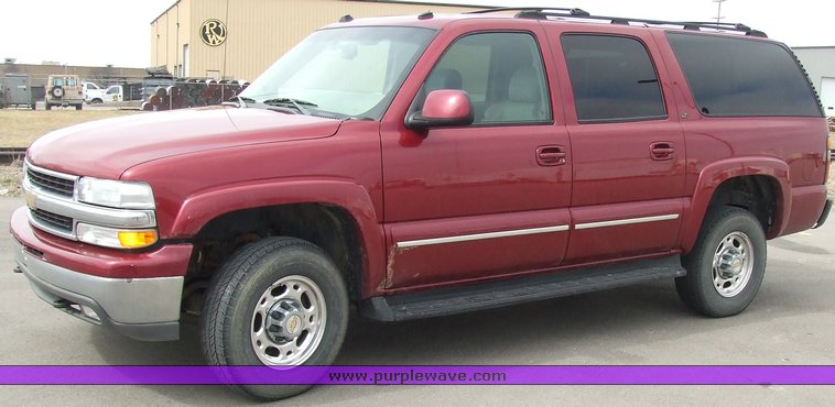 image for item 6665 2004 Chevrolet K2500 Suburban