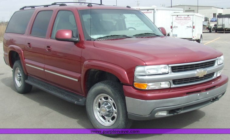 image for item 6665 2004 Chevrolet K2500 Suburban
