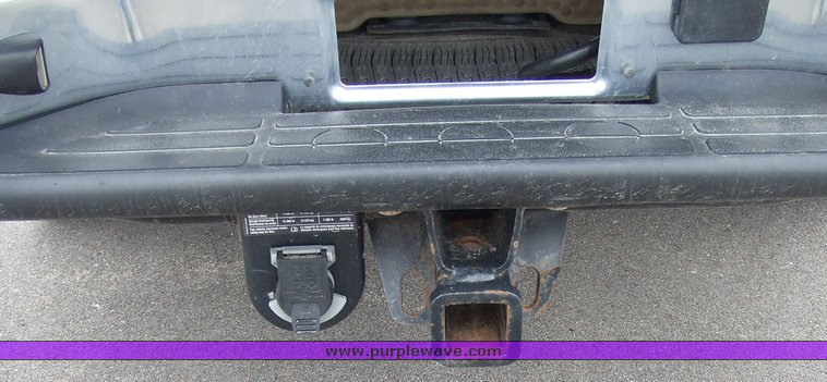 image for item 6665 2004 Chevrolet K2500 Suburban