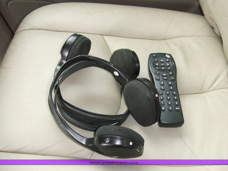 image for item 6665 2004 Chevrolet K2500 Suburban