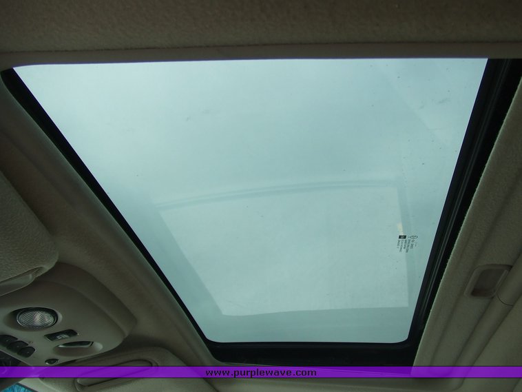 image for item 6665 2004 Chevrolet K2500 Suburban