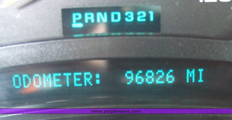 image for item 6665 2004 Chevrolet K2500 Suburban