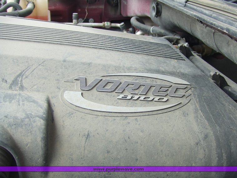 image for item 6665 2004 Chevrolet K2500 Suburban