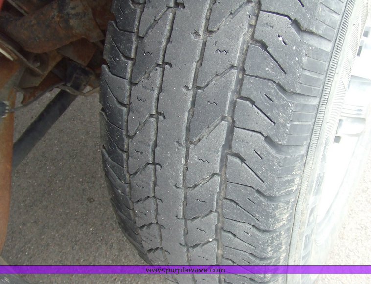 image for item 6665 2004 Chevrolet K2500 Suburban