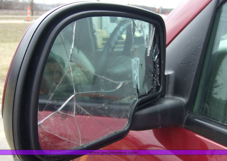 image for item 6665 2004 Chevrolet K2500 Suburban