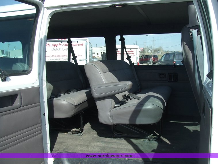 image for item 6680 1997 Dodge Ram Wagon B3500 15 passenger van