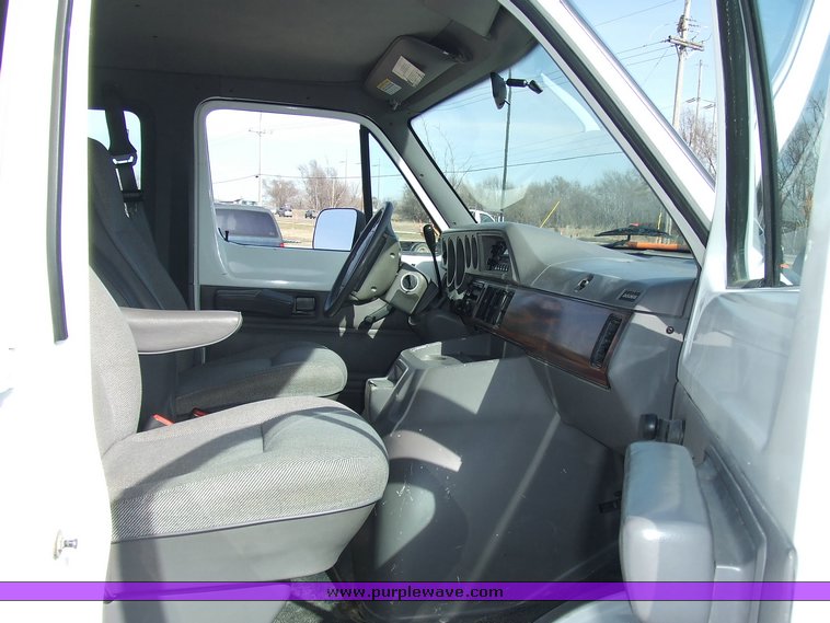 image for item 6680 1997 Dodge Ram Wagon B3500 15 passenger van