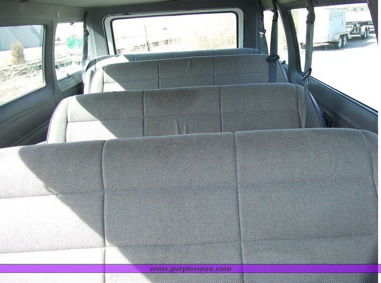 image for item 6680 1997 Dodge Ram Wagon B3500 15 passenger van