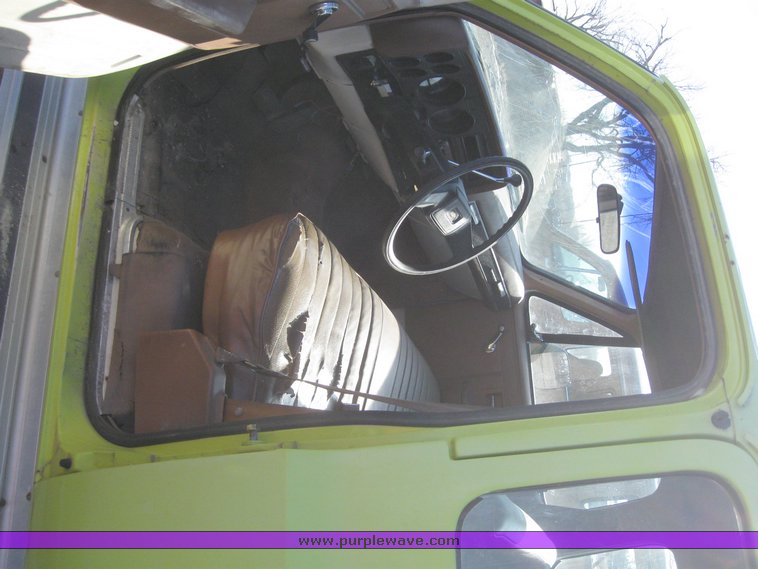 image for item 7879 1990 Chevrolet R2500 Suburban with replacement engine