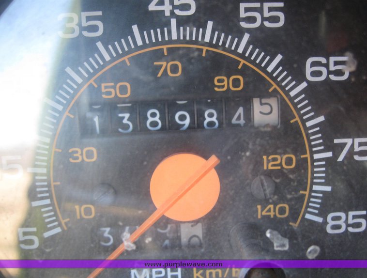 image for item 7879 1990 Chevrolet R2500 Suburban with replacement engine