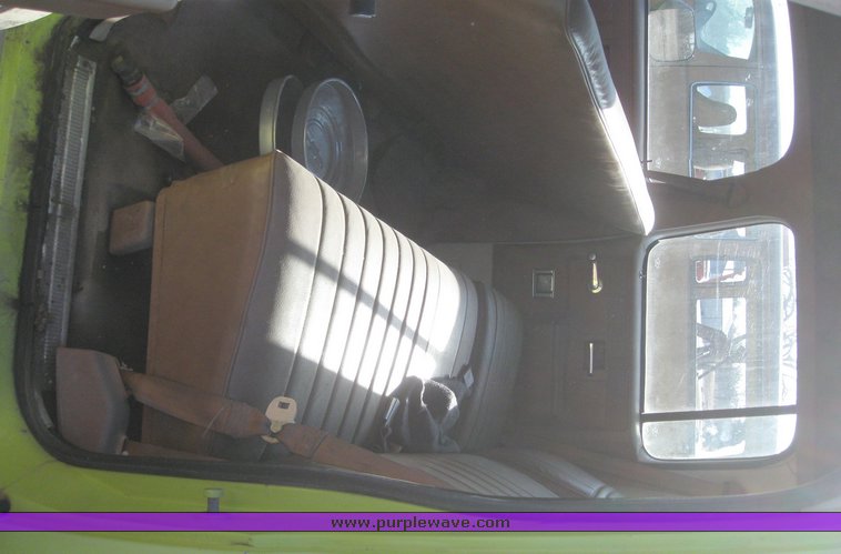 image for item 7879 1990 Chevrolet R2500 Suburban with replacement engine