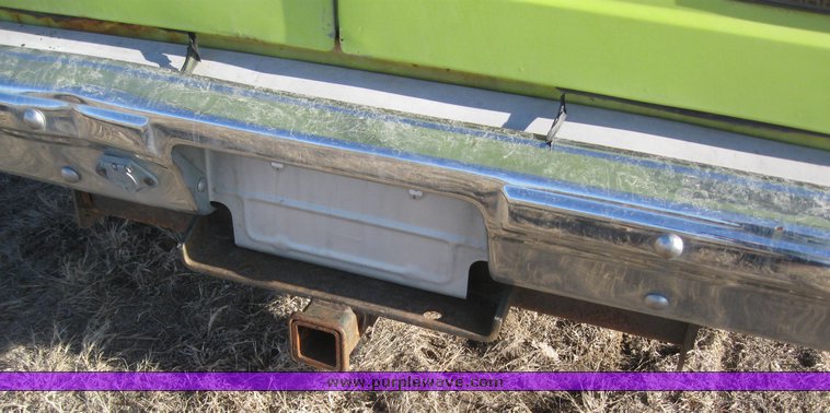 image for item 7879 1990 Chevrolet R2500 Suburban with replacement engine