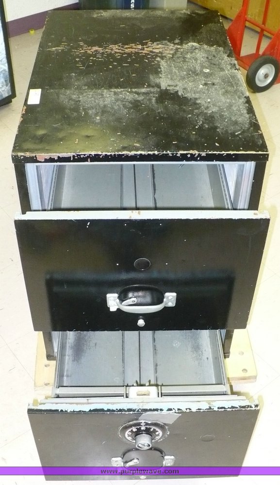 image for item 2045 Two drawer file cabinet safe