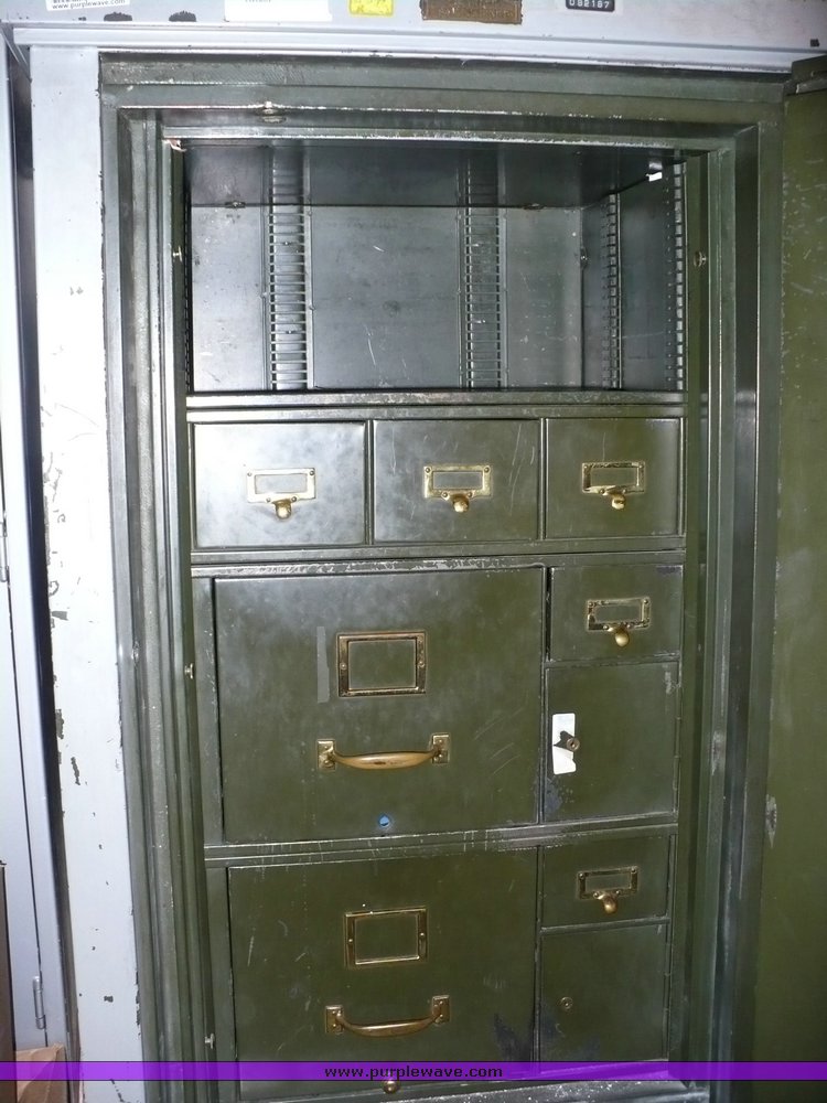 image for item 2046 S-Cientest combination safe