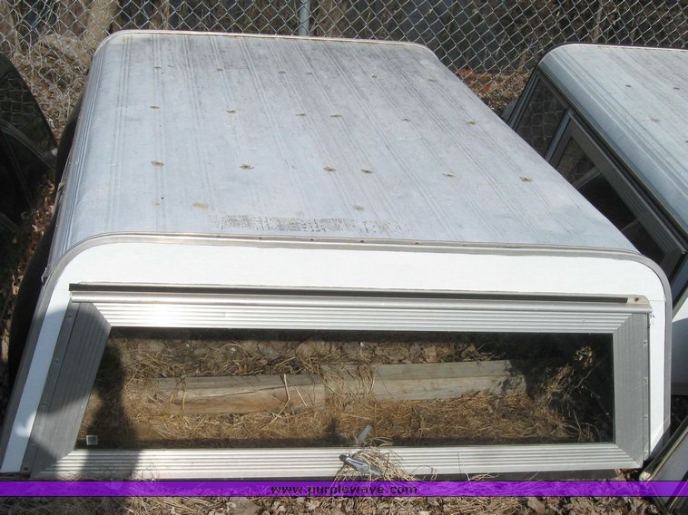 image for item 2067 Compact pickup topper