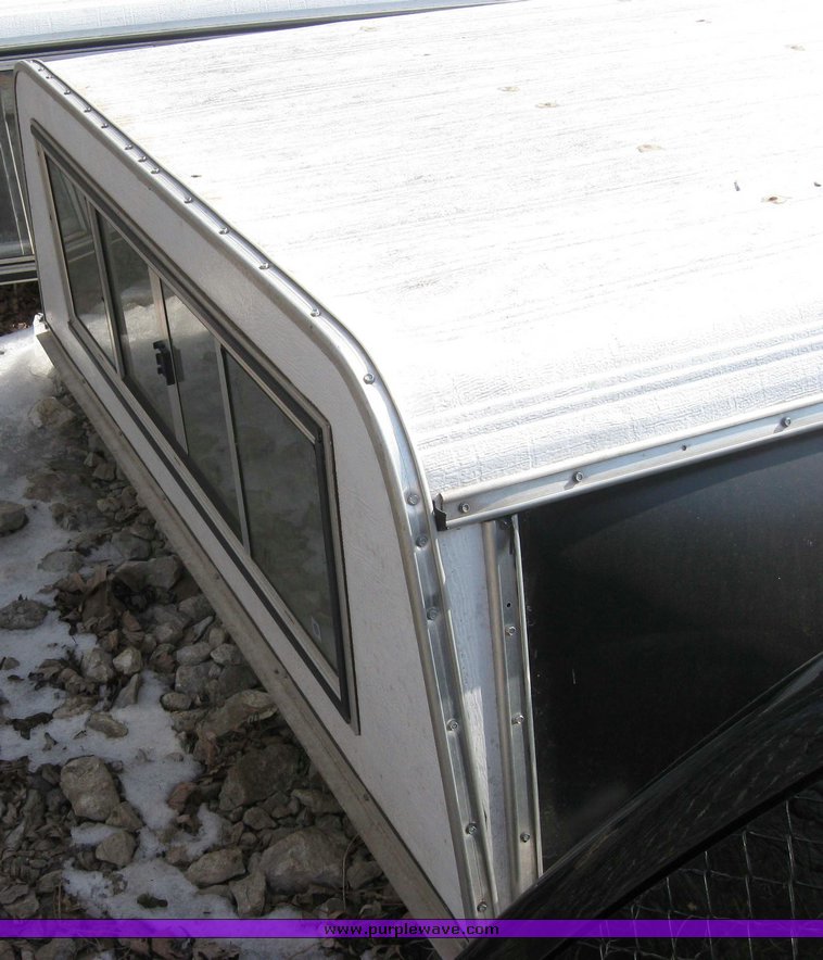 image for item 2067 Compact pickup topper