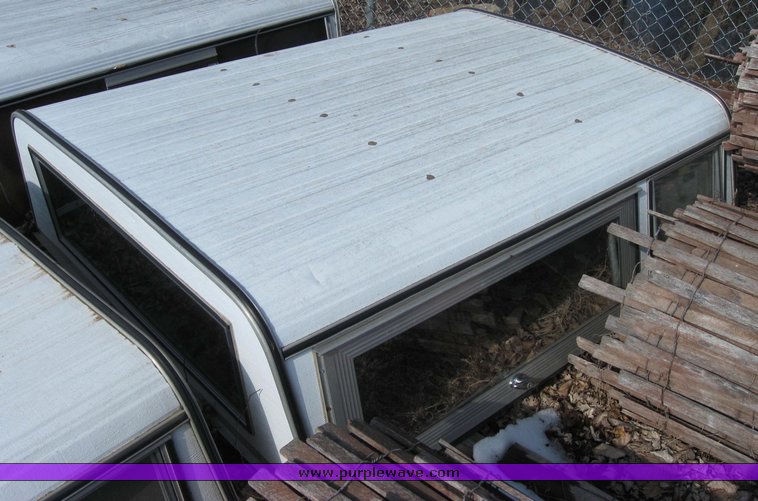 image for item 2068 Compact pickup topper