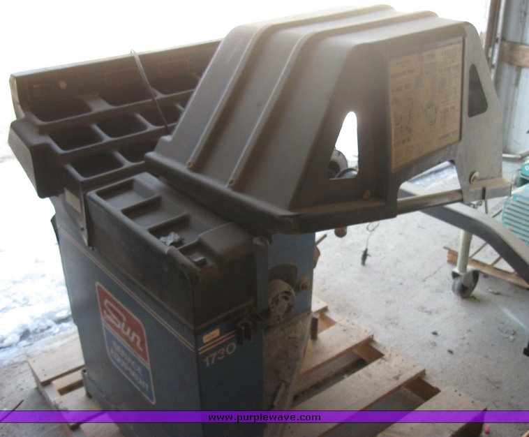 image for item 2071 Nortson 7300 wheel balancer