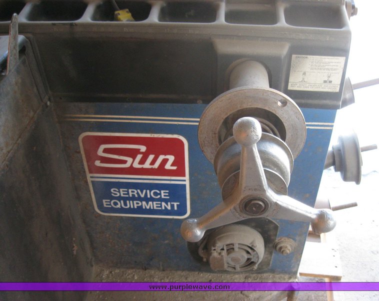 image for item 2071 Nortson 7300 wheel balancer