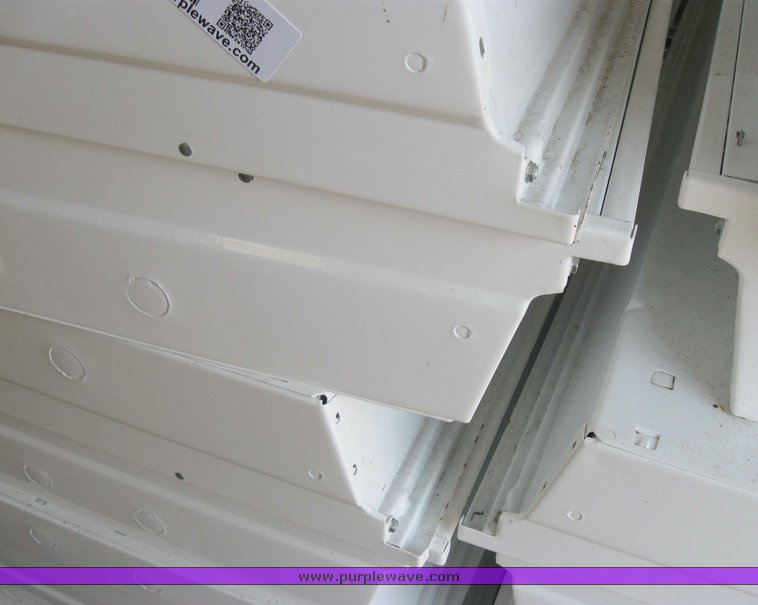 image for item 2076 (20) 4' florescent light fixtures